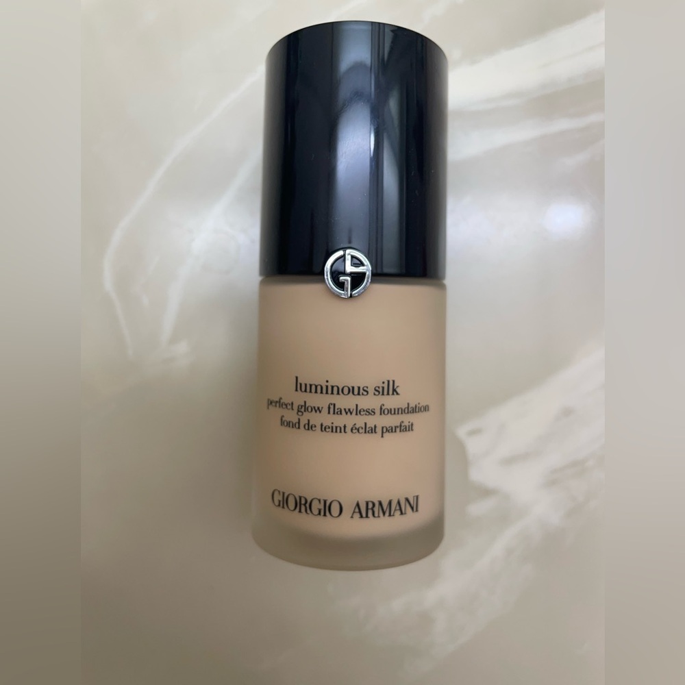 Giorgio Armani Luminous Silk Perfect Glow Flawless Foundation (Shade 3)
